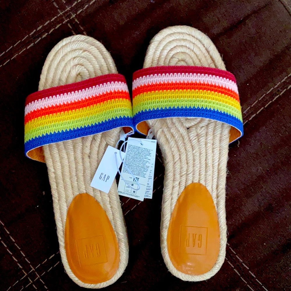 Flat sandals!!